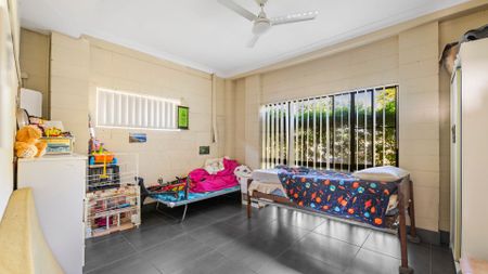 Two bedroom ground floor Unit - Photo 5