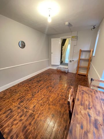 Victoria Park Road Room 1 - Photo 2