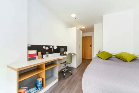 Ensuite Gold - City View - Photo 4