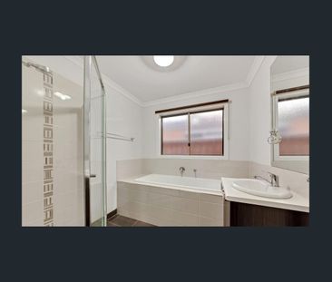 Beautiful Family Home in the Heart of Tarneit - Photo 6