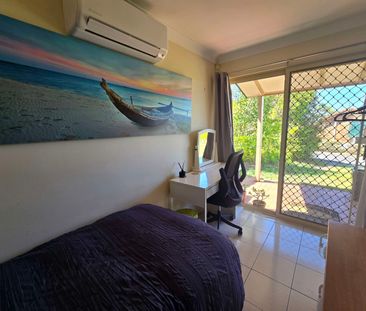 Helensvale - Photo 3