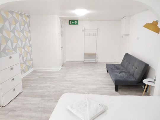 Studio Flat, Brighton, BN1 - Photo 1