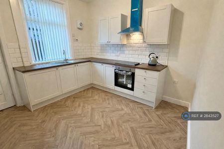 2 bedroom terraced house to rent - Photo 4