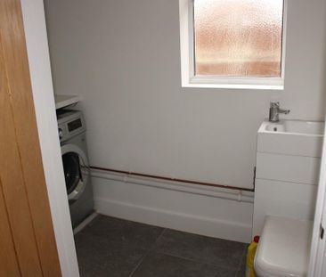 2 bedroom end of terrace house to rent - Photo 5