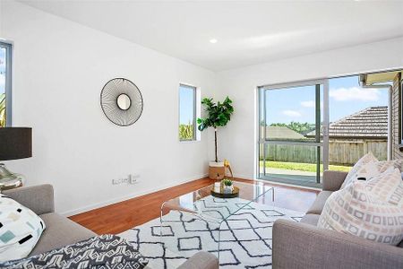 Modern home recently refreshed - Photo 4