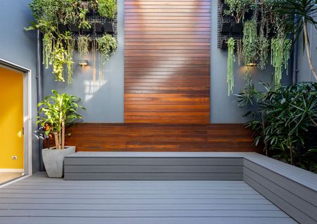 Tri-level Three Bedroom Terrace Residence - Photo 5