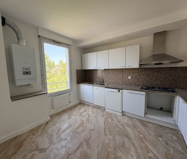 Location Appartement 5 pièces 121m² VILLEURBANNE 69100 - Photo 4