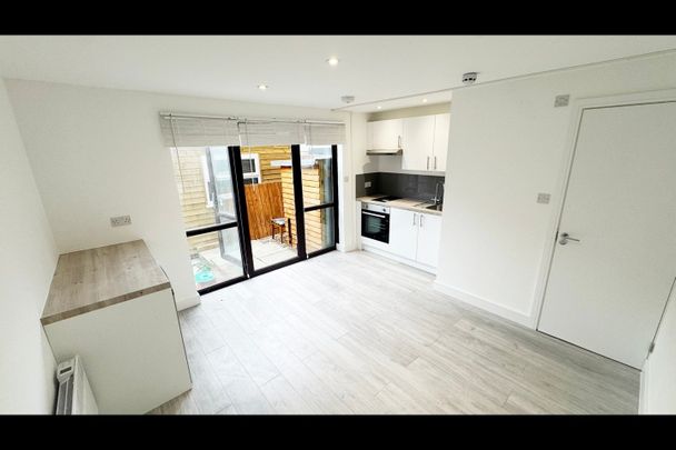 Studio Flat, Edmeston Close, E9 - Photo 1