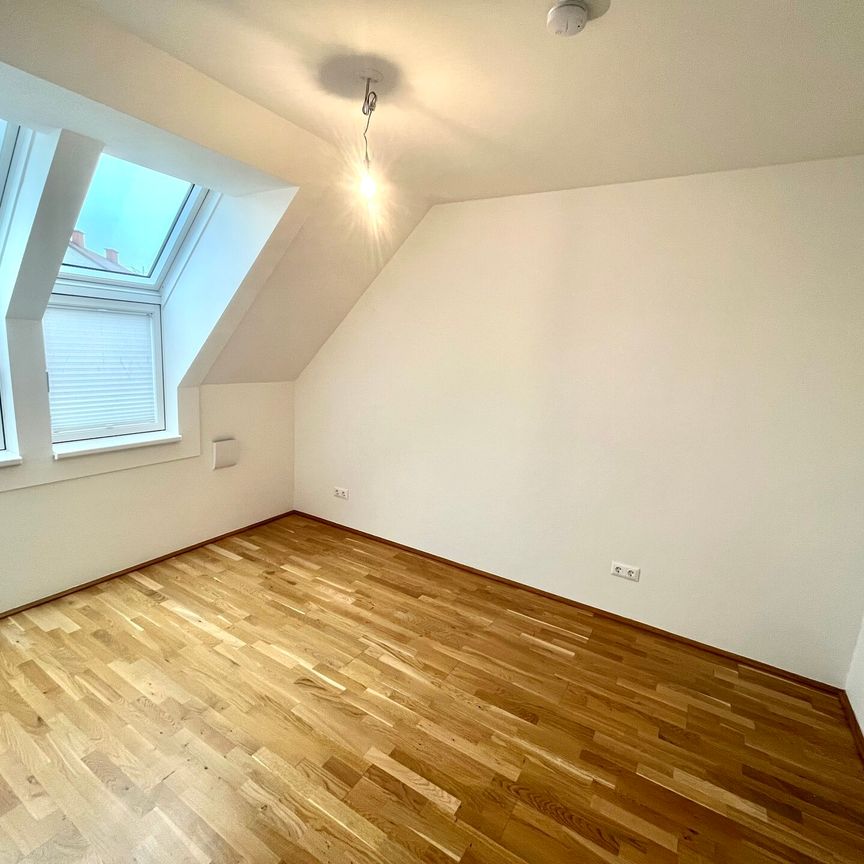 Ruhige DG-2-Zimmer-Wohnung mit Balkon in 1210 Wien zu mieten - Photo 1