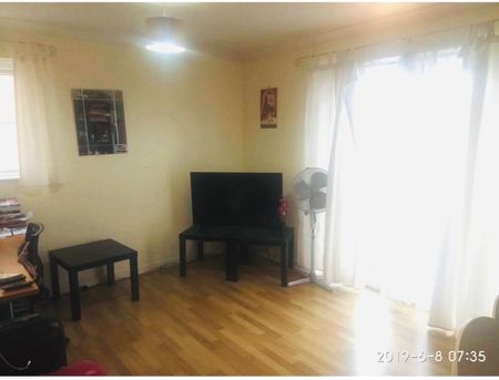 1 Bed Flat, Ridley Close, IG11 - Photo 2