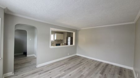 For Lease - 201 Celina Street Unit# Upper, Oshawa, Ontario - Photo 4