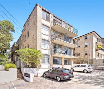 SPACIOUS ONE BEDROOM APARTMENT IN TRENQUIL LOCATION - Photo 2