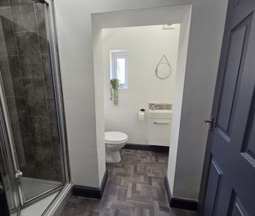 1 bedroom in a house share to rent - Photo 4