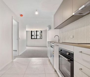 Modern Living in Greenway – Spacious Two-Bedroom Apartment - Photo 3