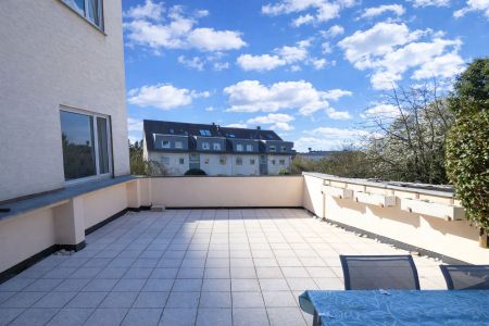 Helle und komplett renovierte 2-Zimmer-Wohnung mit ca. 50m² Sonnenterrasse - Photo 5