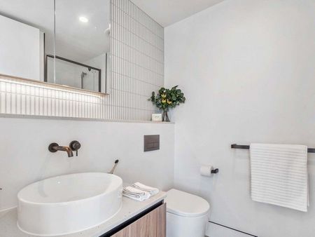 Stylish One-Bedroom Apartment - Photo 5