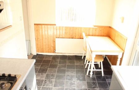 Thornhill Close, Blackburn. BB1 1YG - Photo 2