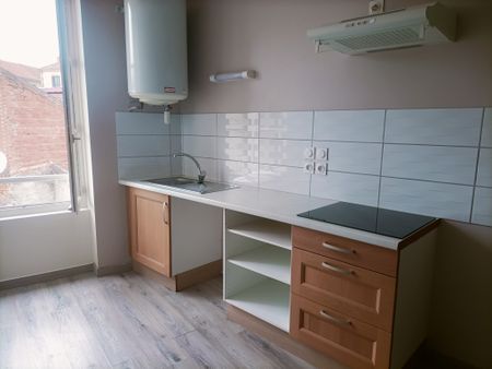 Location Appartement 1 pièce 36m² CHARLIEU 42190 - Photo 4