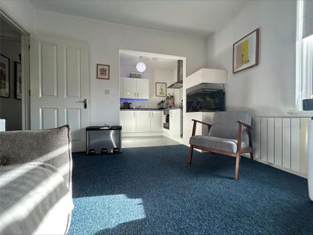 1 bedroom flat to rent - Photo 2
