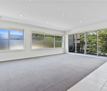 Modern Apartment in Prime Location - Photo 2