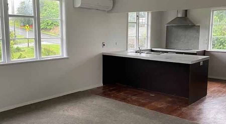 Newly Renovated 3 Bedroom Home - Photo 4