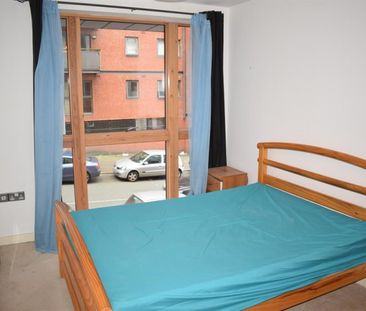 2 bedroom Flat To Let - Photo 3