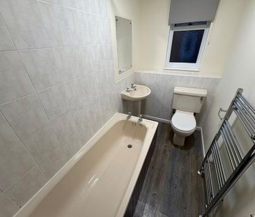 2 bedroom semi-detached house to rent - Photo 3