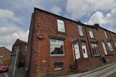 2 bed Terraced - To Let - Photo 5