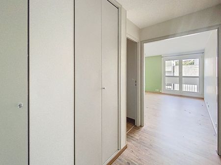 Appartement à louer - ÉPERNAY - Appartement 3 pièces avec balcon - Photo 5
