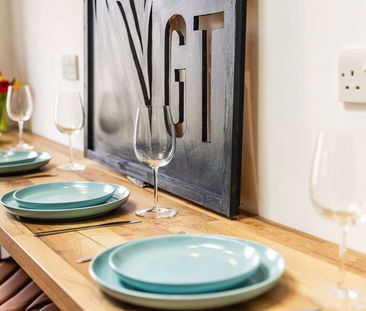 Newley refurbished property close to UHW Room 3 - Photo 6