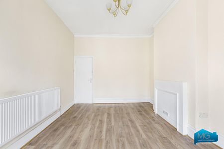 4 bedroom apartment to rent - Photo 2