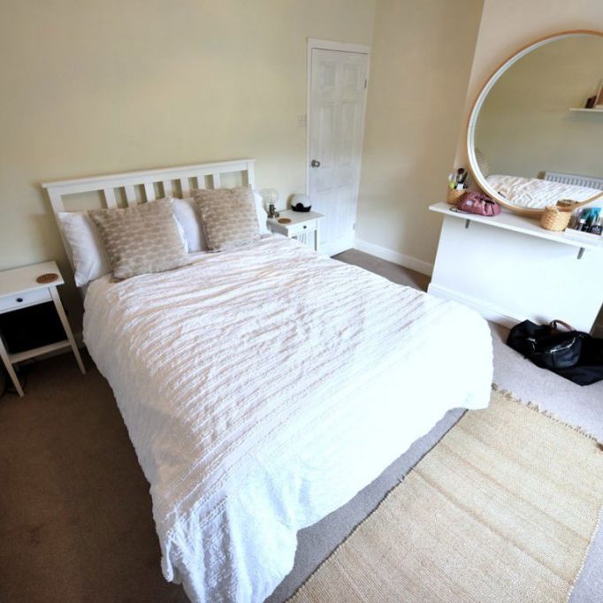 2 bedroom House in South View, Leeds - Photo 1