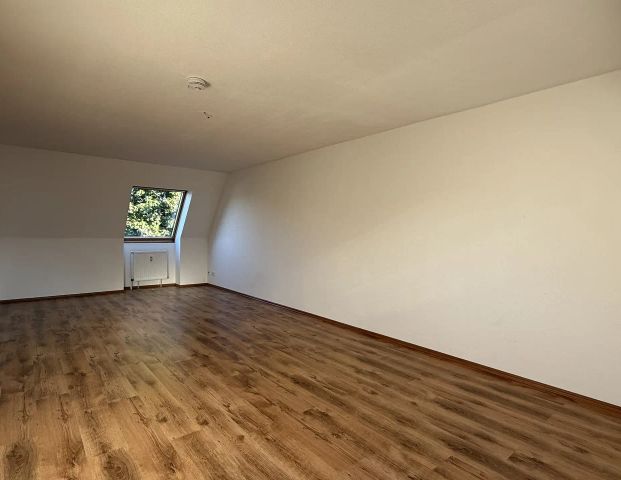 WBS ERFORDERLICH! SCHÖNE 2-ZIMMERWOHNUNG IM DACHGESCHOSS IN WUPPERTAL-NORDSTADT - Foto 1