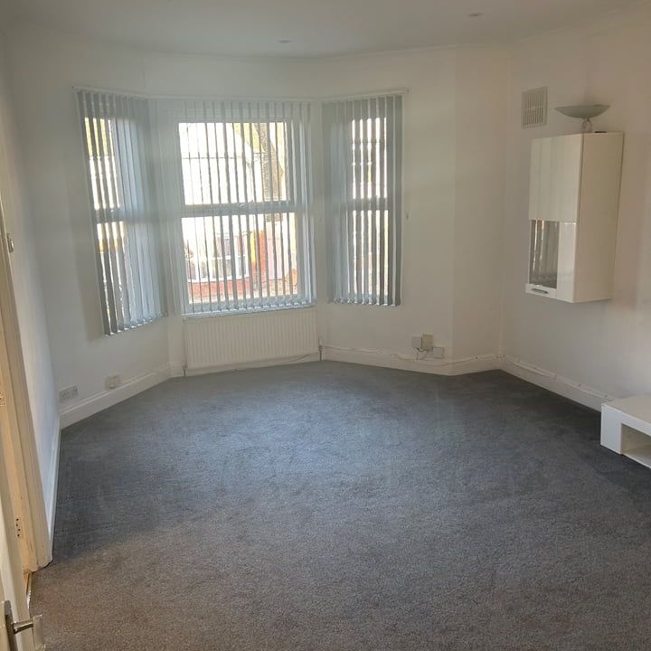 2 Bed Flat, Babington Road, SW16 - Photo 1