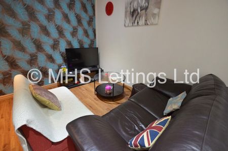 3 Bedroom Ground Floor Flat for rent in The Poplars - Photo 2