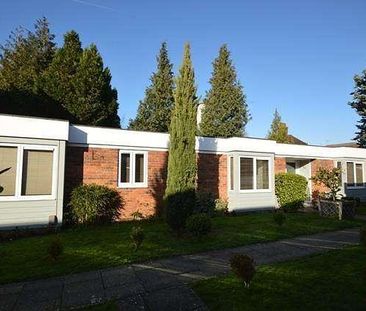 Bedroom Terraced Bungalow In Guildford, GU1 - Photo 3