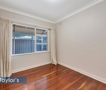 WELL-PRESENTED FAMILY HOME IN CONVENIENT LOCATION - Photo 1