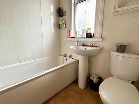 1 bedroom Flat To Let - Photo 5