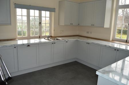 6 bedroom detached house to rent - Photo 4