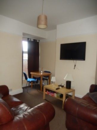 4 Bed Terrace house Hardy street. - Photo 2