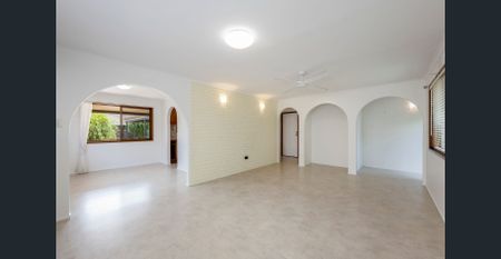 HOT NEW LISTING AND SO CLOSE TO BEACH ! - Photo 4