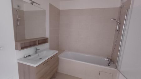 location Appartement T4 DE 75.9m² À BOBIGNY - Photo 3