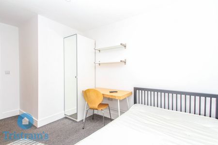 3 bed Apartment for Rent - Photo 5