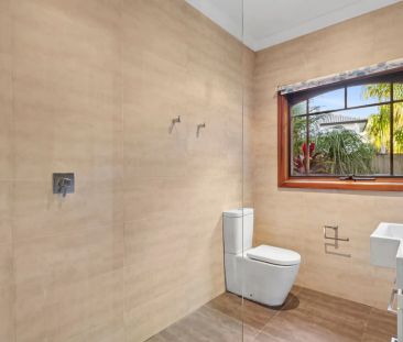 Spacious Family Entertainer with Cottage Charm and Premium Comfort - Photo 6