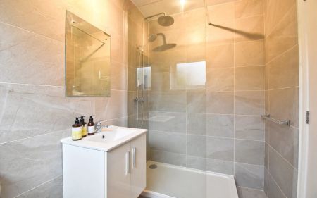 Willowhayne Drive, Walton-on-Thames, KT12 - Photo 2