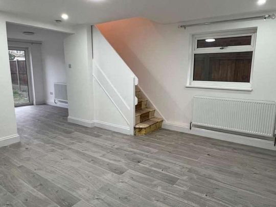 Shepherds Close, Romford, RM6 - Photo 1