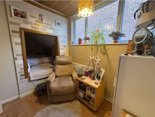 Hanworth Park, Feltham, TW13 - Photo 1