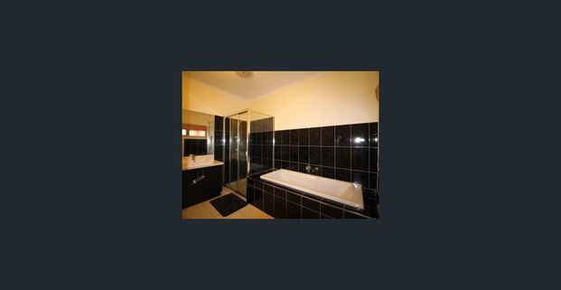 Four-bedroom home plus study- close to amenities - Photo 1