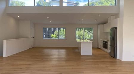 Modern Family Home - Photo 4