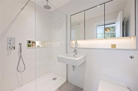 2 bedroom ground floor flat to rent - Photo 5